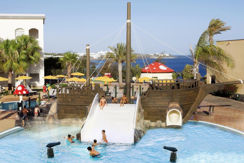 H10 Rubicon Horizons Collection (Adults Only) Hotel Плая Бланка Екстериор снимка The pirate ship at the water park